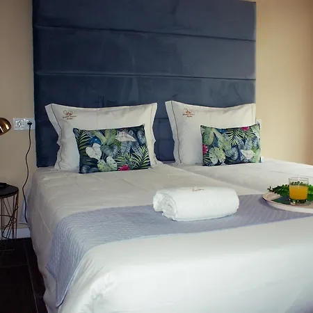 Alojamento de Acomodação e Pequeno-almoço Garden Prince Suites *