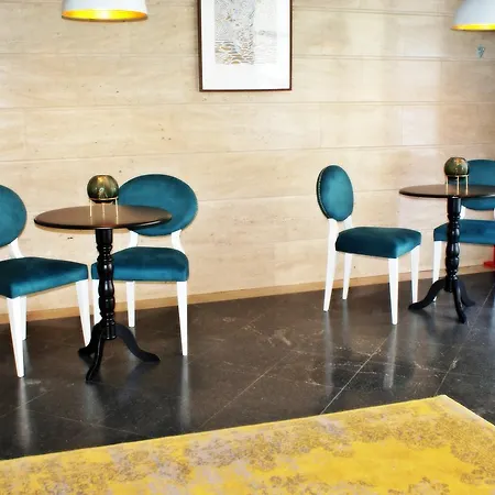 Alojamento de Acomodação e Pequeno-almoço Garden Prince Suites *